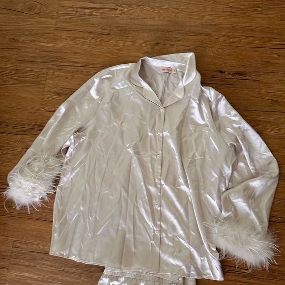 Ivy City Co White Satin Feather-Trim Pajama Set - Picture 2 of 7